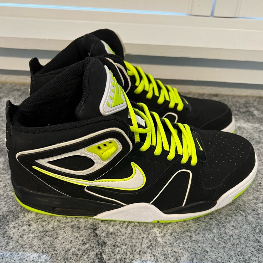 Nike Flight Falcon Sz 10